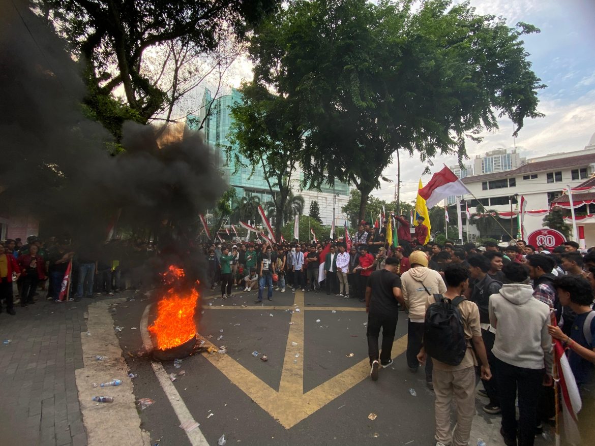 Ribuan Massa Cipayung Plus Demo ke DPRD Medan : Reformasi DPR, Copot Kapolda